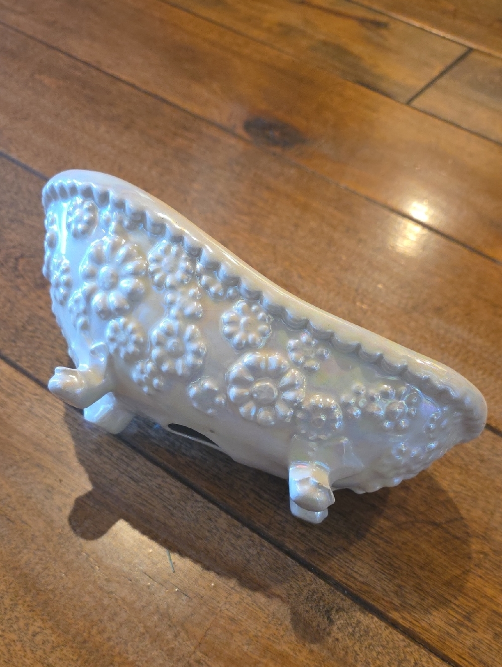 Iridescent White Decorative Mini Clawfoot Tub Soap Dish Floral Accents - Picture 5 of 6